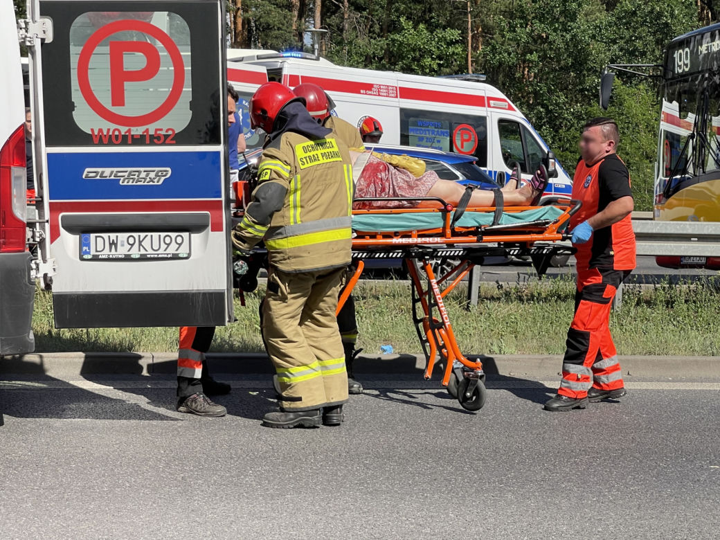 Wypadek miejskiego autobusu w Ząbkach
