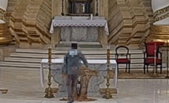 Opluł ołtarz i rzucił krzyżem. Szokujące sceny w kościele