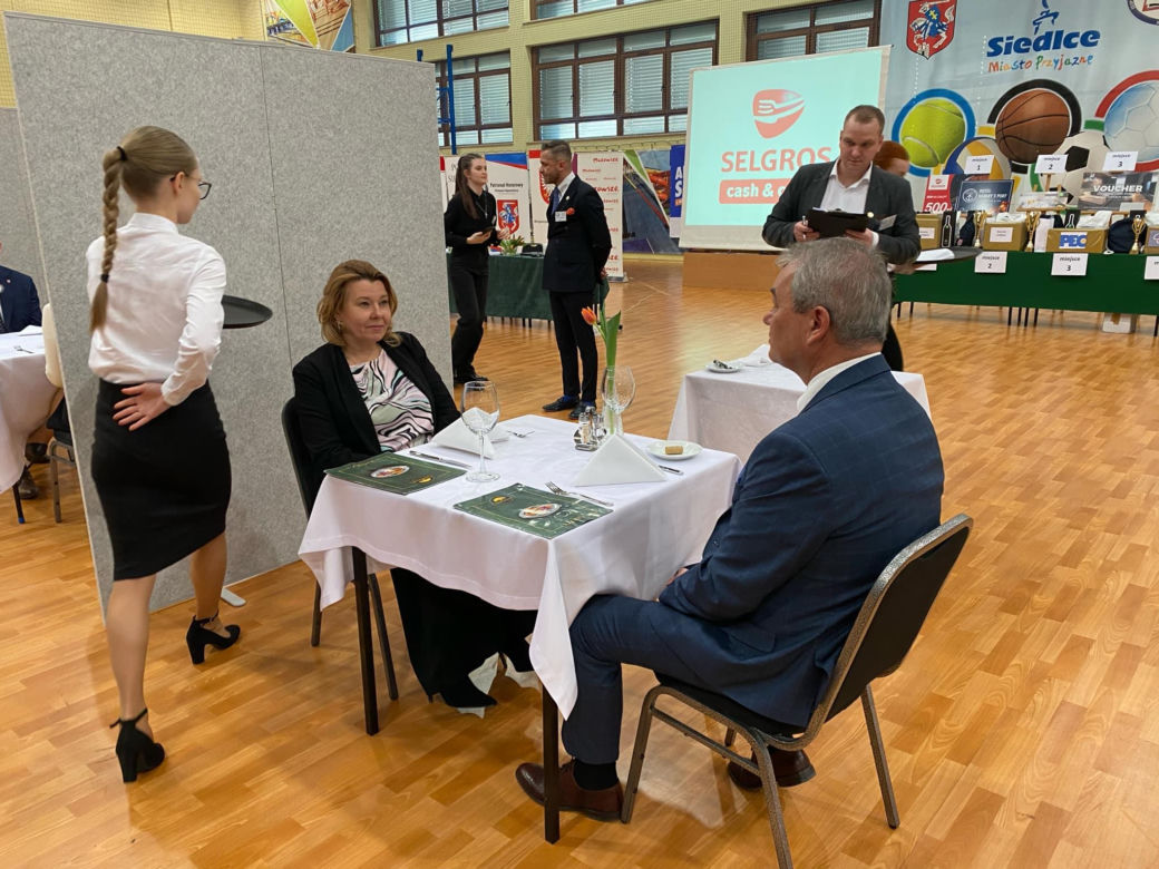 Znamy wyniki Mistrzostw Młodych Kelnerów. Zwyciężyła uczennica siedleckiej „Samochodówki”