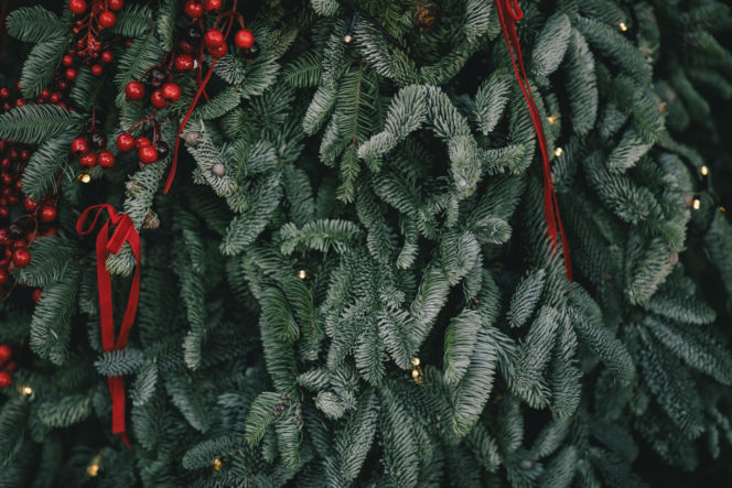 Sztuczne jagody i kokardy z wąskiej wstążki