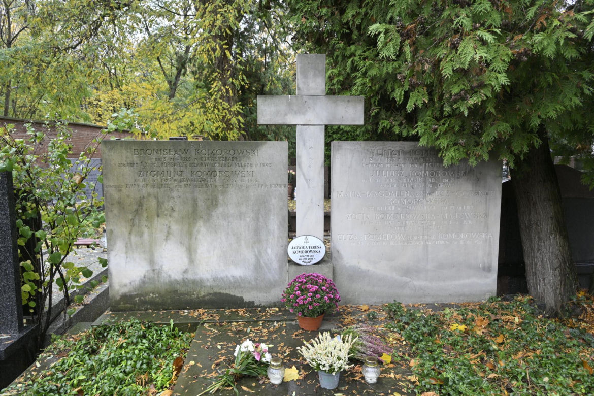 Grób matki Bronisława Komorowskiego
