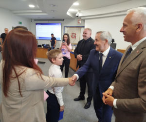 Podczas lipcowej sesji rady miasta władze Siedlec i radni złożyli oficjalne gratulacje 10-letniemu Kubie Lewczukowi – młodemu i bardzo utalentowanemu szachiście, tegorocznemu Mistrzowi Polski w szachach klasycznych, pochodzącemu z Siedlec.