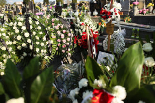 Tak wygląda grób Łukasza Litewki. Zalało go morze kwiatów