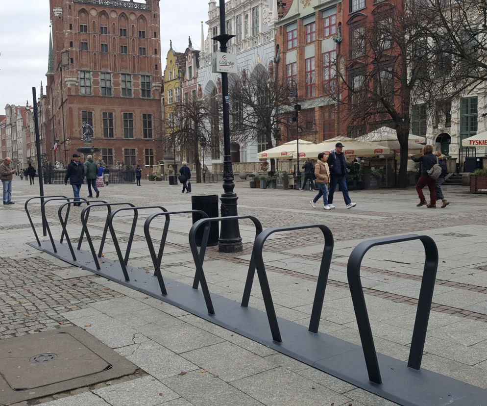 Stojaki Roweru Metropolitalnego stoją już w większości miejsc. Brakuje jeszcze tablic informacyjnych