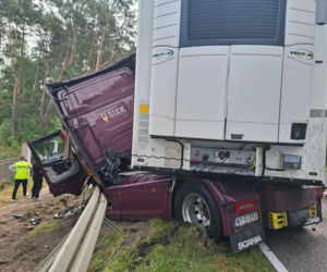 Śmiertelny wypadek w Stykowie na DK 42. Na miejscu zginął 23 letni mężczyzna