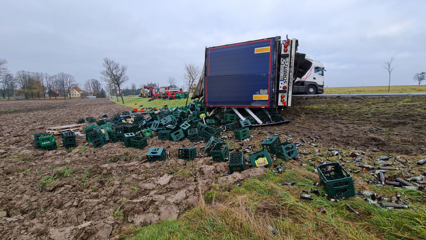 Troszkowo. Setki litrów piwa rozlały się na drogę