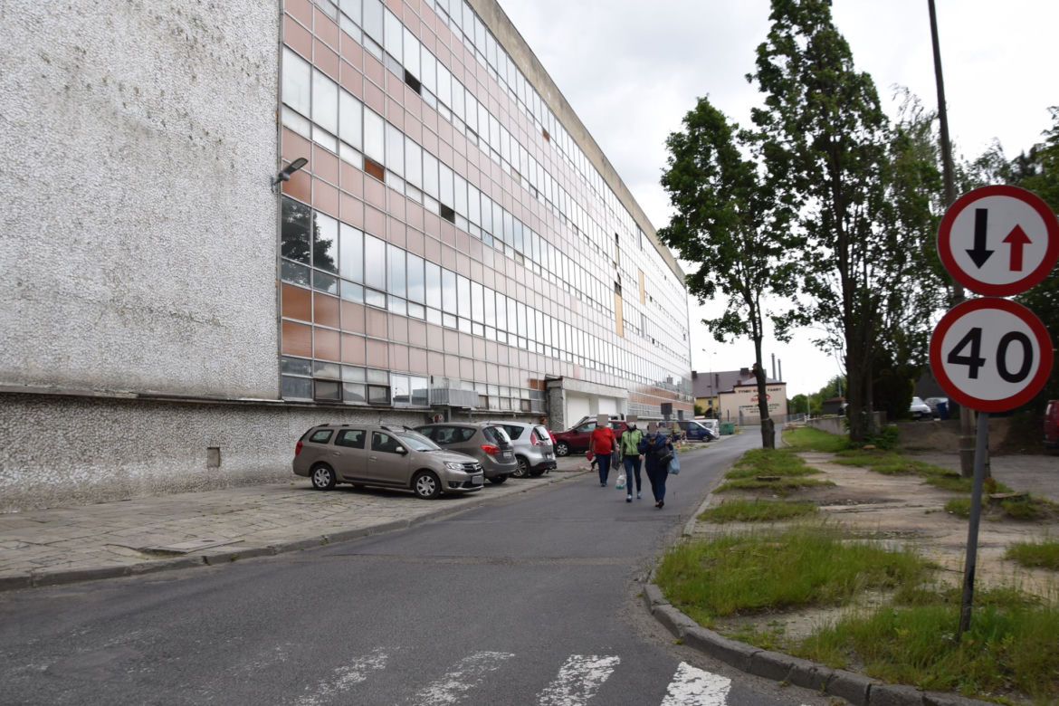Absurd w Jarosławiu . Największe firmy nie mogą się dogadać -przejście przez drogę kosztuje 15 groszy 