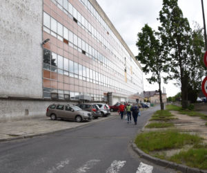 Absurd w Jarosławiu . Największe firmy nie mogą się dogadać -przejście przez drogę kosztuje 15 groszy 