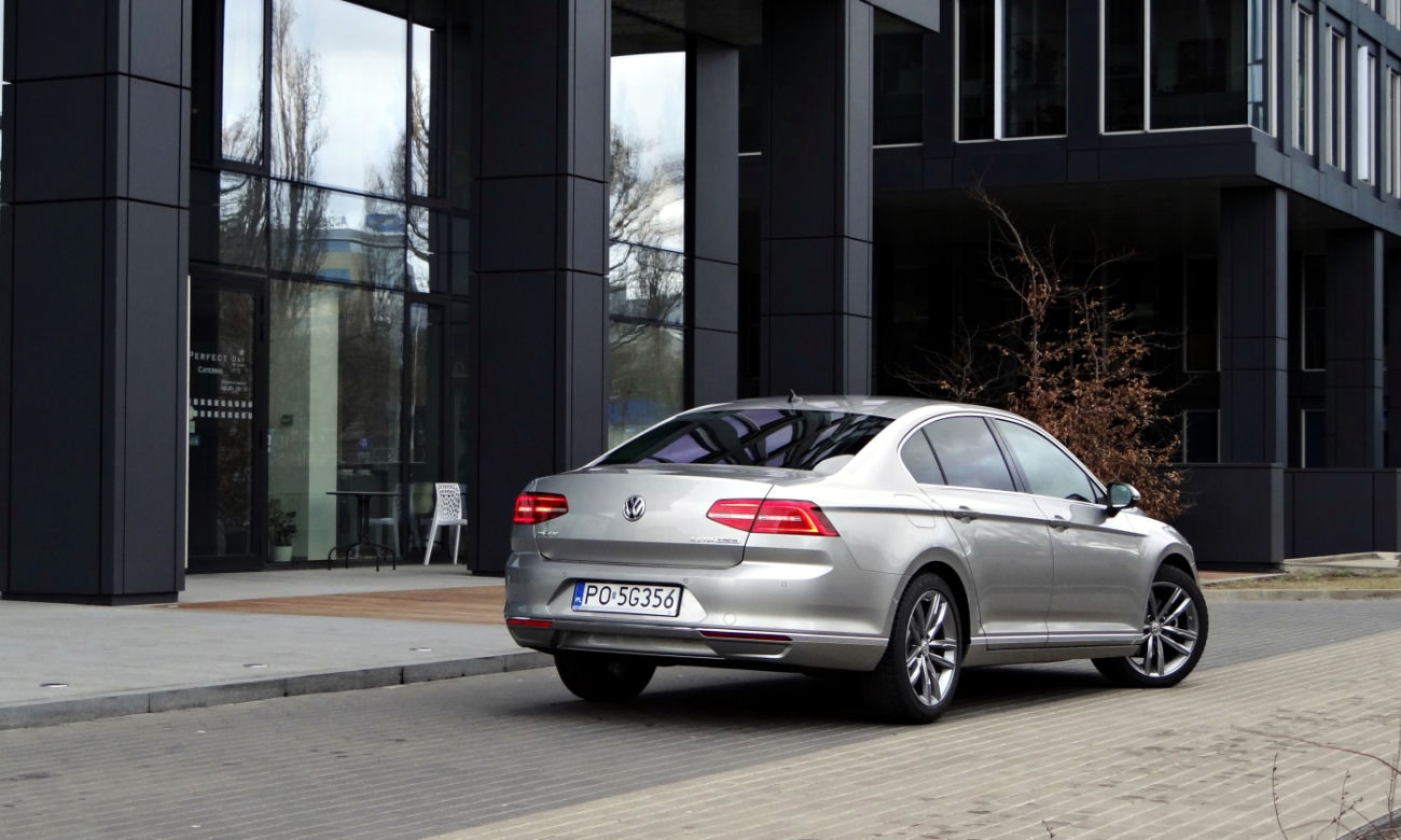 Volkswagen Passat Limousine B8 Highline 2.0 TDI DSG BlueMotion