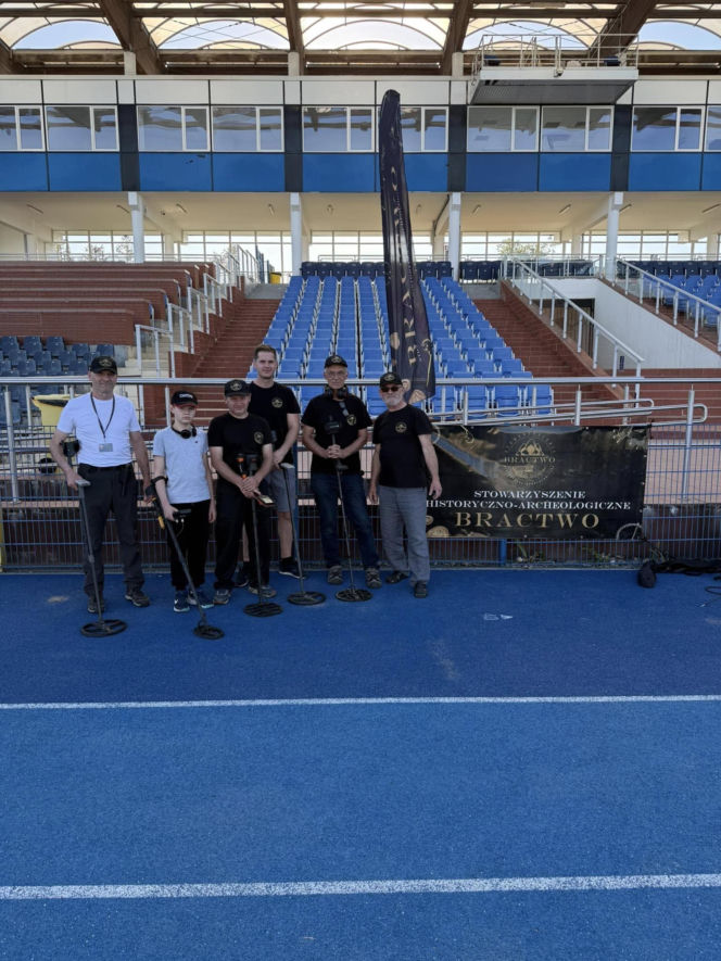Radość po awansie i niespodziewana zguba. Na stadionie trwały poszukiwania obrączki