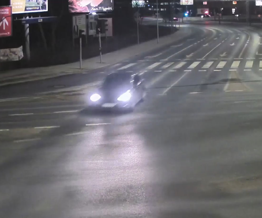 Olsztyn. Wypadek na skrzyżowaniu ulicy Sikorskiego z Pstrowskiego. Kobieta wjechała na czerwonym