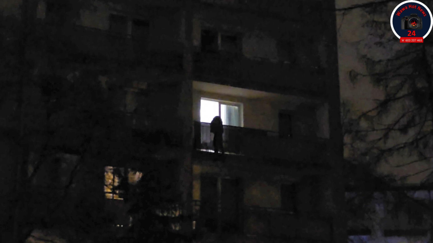 Groził skokiem z balkonu na Ochocie. Szybka akcja służb ratunkowych