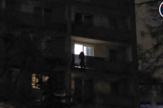 Groził skokiem z balkonu na Ochocie. Szybka akcja służb ratunkowych