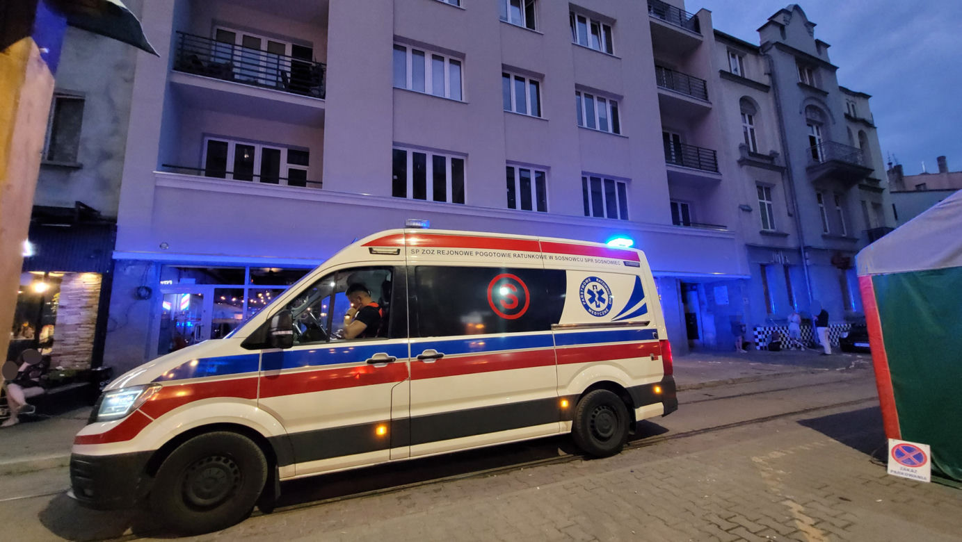 4,5-latka zginęła po upadku z 5. piętra. "Leżała naga na ziemi". Nowe fakty ws. tragedii w Sosnowcu	