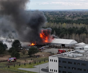 Potężny pożar w Czosnowie