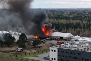 Potężny pożar w Czosnowie