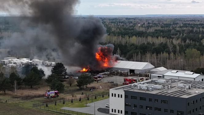 Potężny pożar w Czosnowie