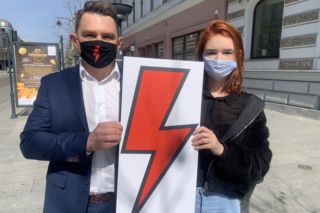   Dyrektor łódzkiego ogólniaka, który karał za awatary z błyskawicą strajku kobiet został zawieszony! 