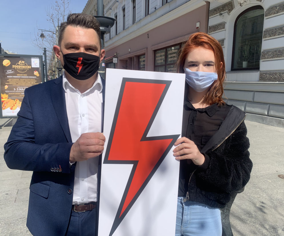   Dyrektor łódzkiego ogólniaka, który karał za awatary z błyskawicą strajku kobiet został zawieszony! 