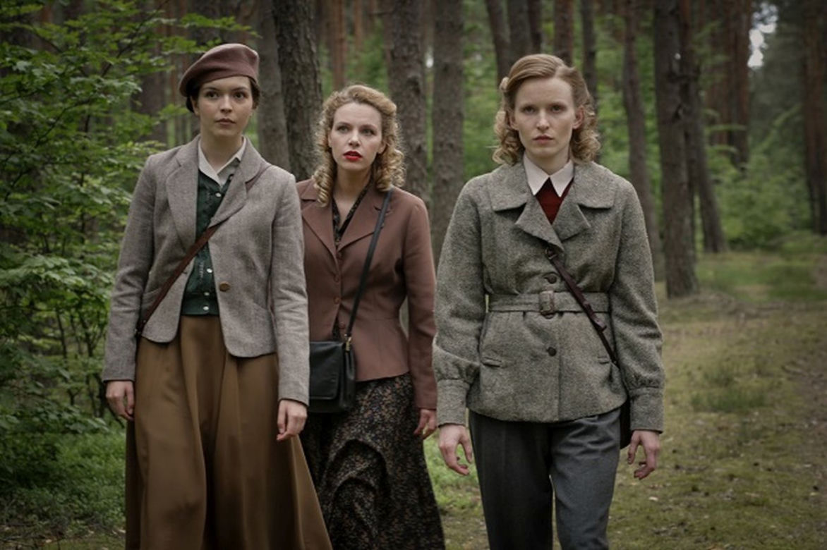 Wojenne dziewczyny 5 sezon. Ewa (Vanessa Aleksander), Magda (Karolina Rzepa), Nitka (Maja Szopa)