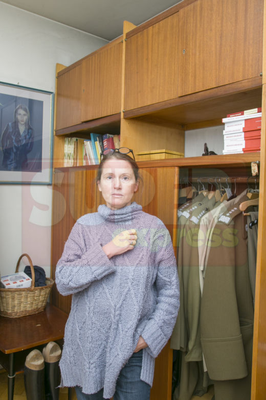 Jaruzelska wprowadza się do domu ojca