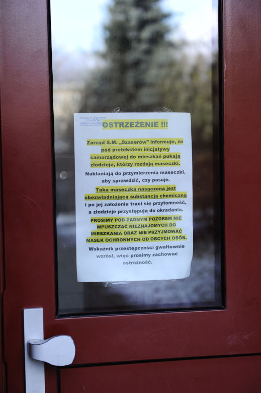 Grasują z odurzającymi maseczkami!? Mieszkańcy Pragi przerażeni. Spółdzielnia ostrzega przed zuchwałymi złodziejami
