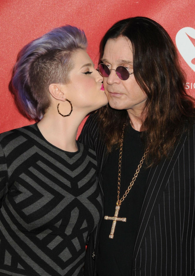 Tak brzmi ostatnia, wiadomość, którą Ozzy Osbourne wysłał do swojej córki. Legendarny muzyk zmarł nagle rok temu