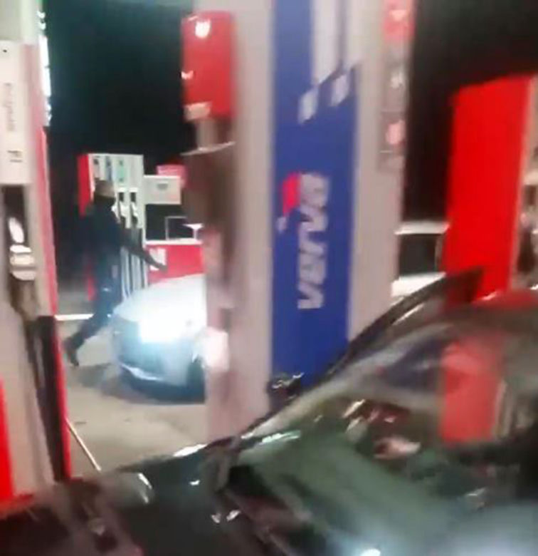 Wjechała w stację benzynową