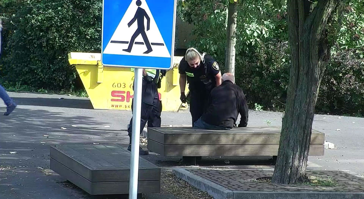 Poznań: Na ławce leżał skulony mężczyzna. Był poszukiwany przez rodzinę