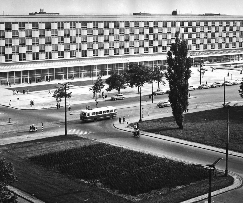 Hotel Cracovia przed otwarciem w 1965 roku, widok od strony al. Focha. Fot. archiwum Witolda Cęckiewicza