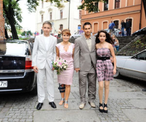 Katarzyna Skrzynecka i Marcin Łopucki na ślubie Joanny Liszowskiej i Oli Serneke 