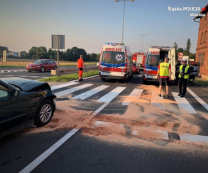 Wypadek w Mikołowie. BMW wjechało w opla! Samochód stoczył się na matkę z dziećmi [ZDJĘCIA]
