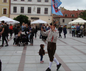 Barwna parada psów w Tarnowie! Tyle słodziaków w jednym miejscu!
