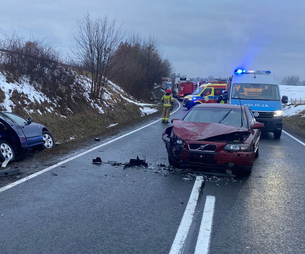 Klewki. Wypadek na DK 53. Po zderzeniu samochodów UTRUDNIENIA W RUCHU!