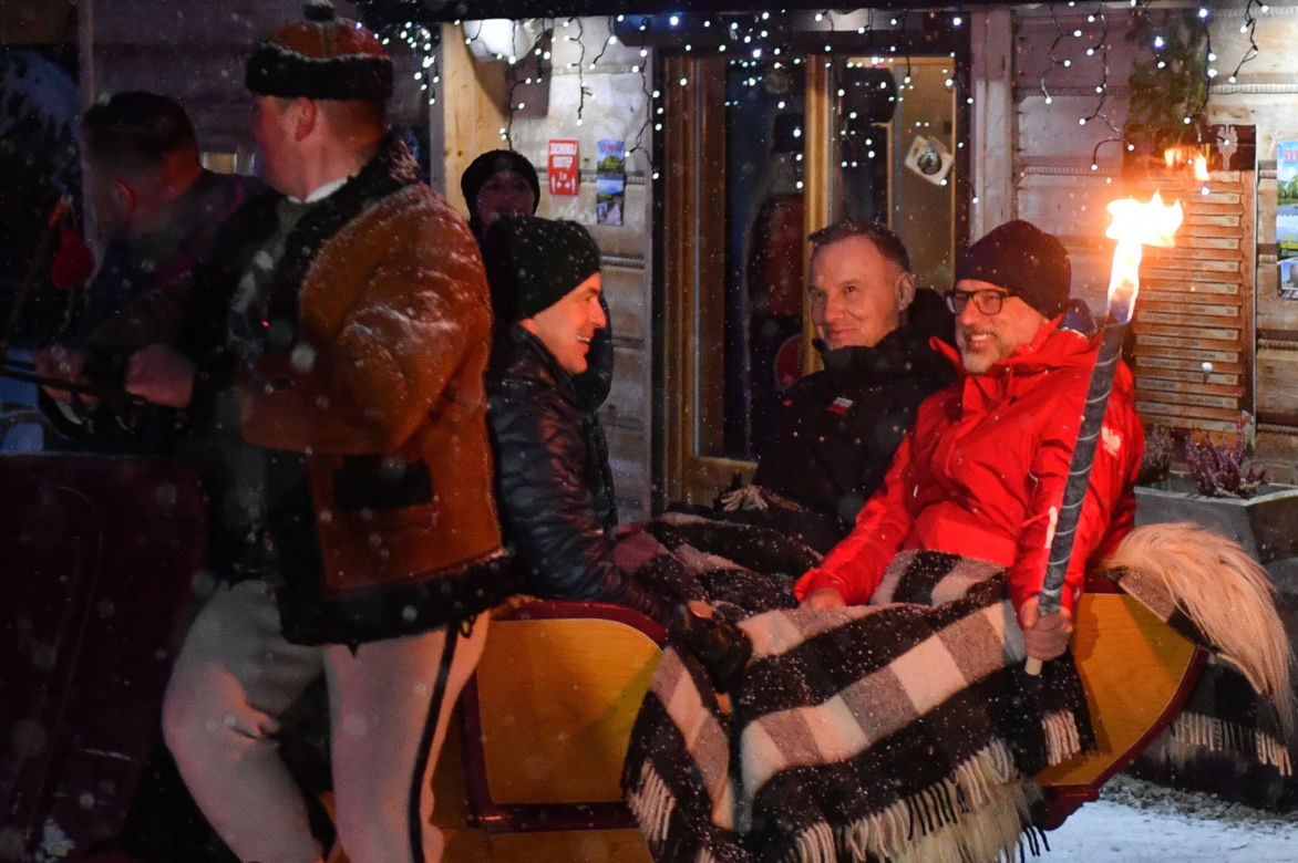Tak bawił się Andrzej Duda na kuligu w Zakopanem. W ruch poszło 40 góralskich sań 