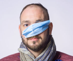 Jak NIE nosić maseczek? Studencki teatr z Olsztyna dołączył do wyzwania NośMaseczkęChallenge [GALERIA]