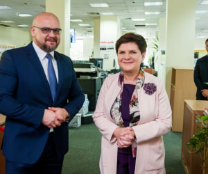 Co ostatnio czytała premier Szydło?! Szefowa rządu w Super Expressie