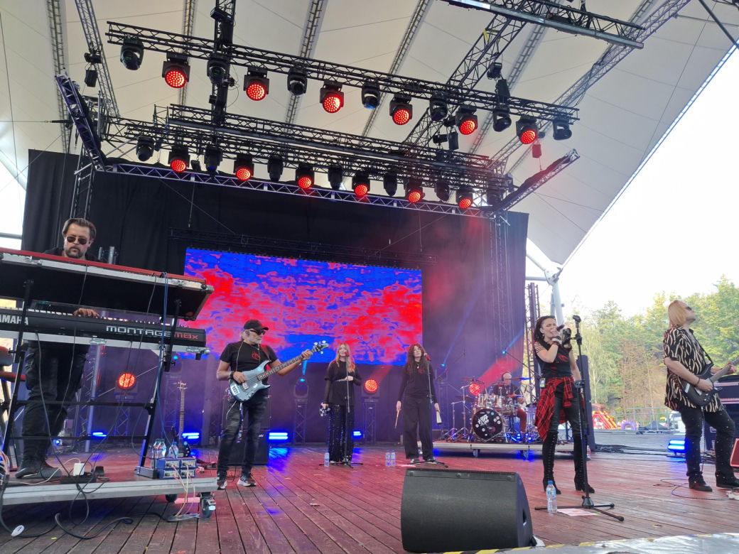 PGS Rock Festival na Kadzielni. Tłumy fanów śpiewały z LemON-em i Ewą Farną
