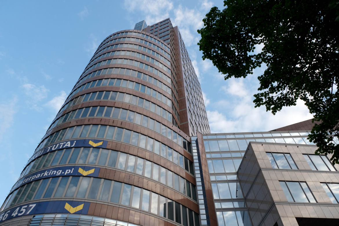 Zburzą wieżowiec w centrum Warszawy