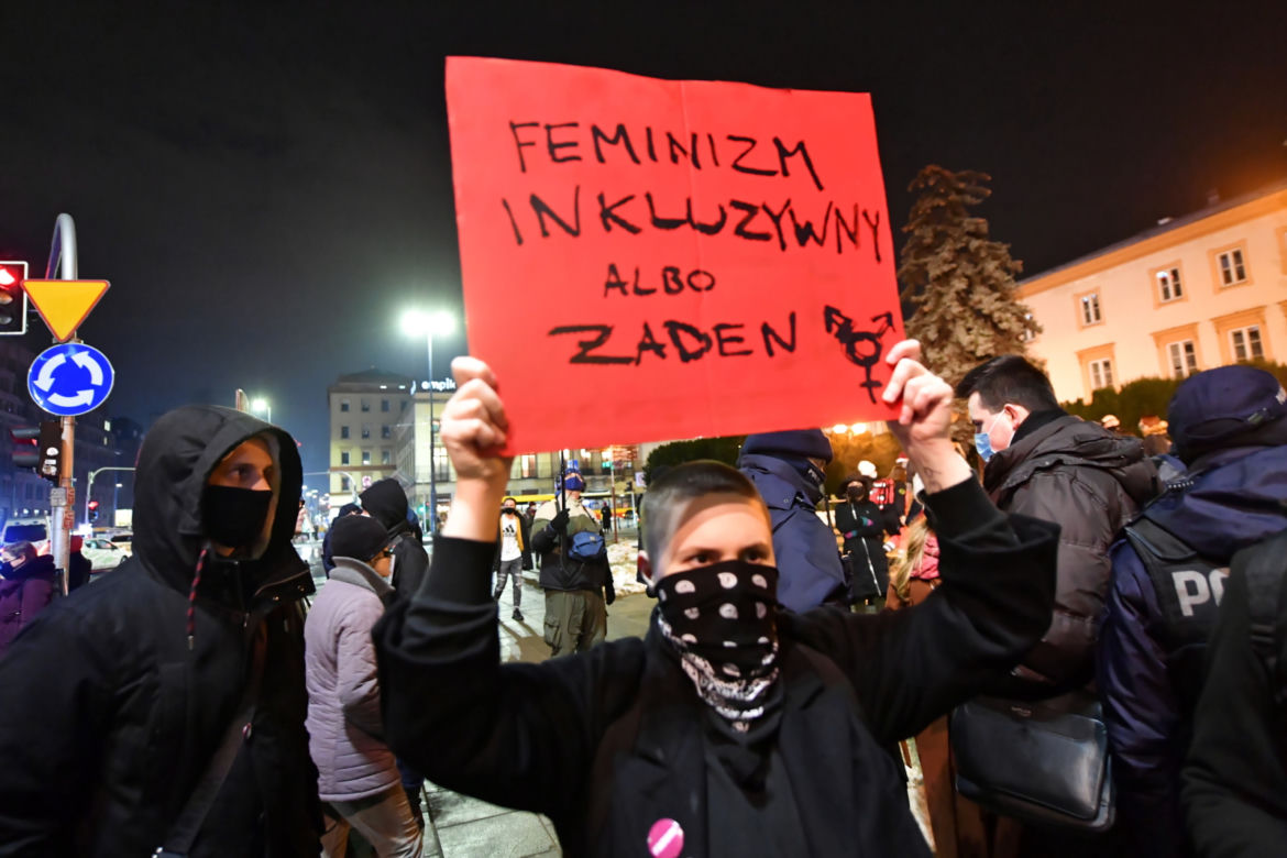 Trwa Strajk Kobiet 20.01.2021. Protest przeniósł się przed Sejm 