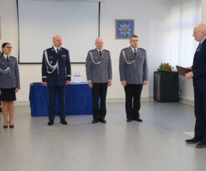 Powitanie ze sztandarem. Policjanci z Torunia mają nową panią komendant