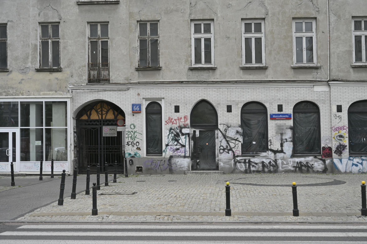 „To co robi miasto, to skandal”. Warszawa sprzedaje zabytkową kamienicę w centrum za grube miliony