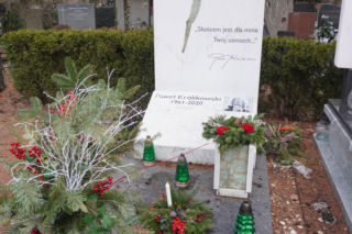 Grób Pawła Królikowskiego na Powązkach w Warszawie