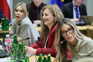 Doda i Rozenek-Majdan znowu w Sejmie. Tym razem towarzyszy im Krupa