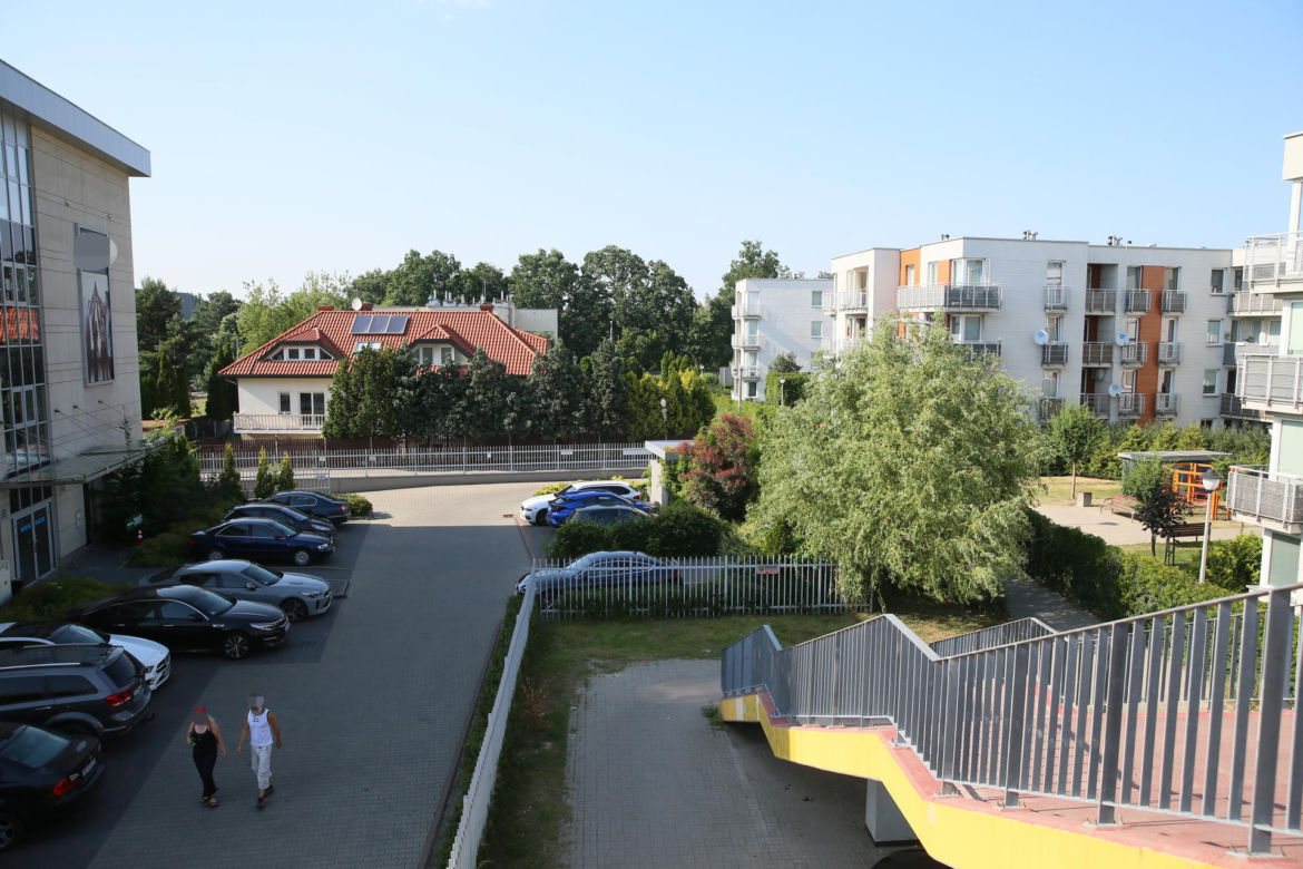 Dramat w Warszawie. Alarm w domu wyje od rana. Służby bezradnie rozkładają ręce