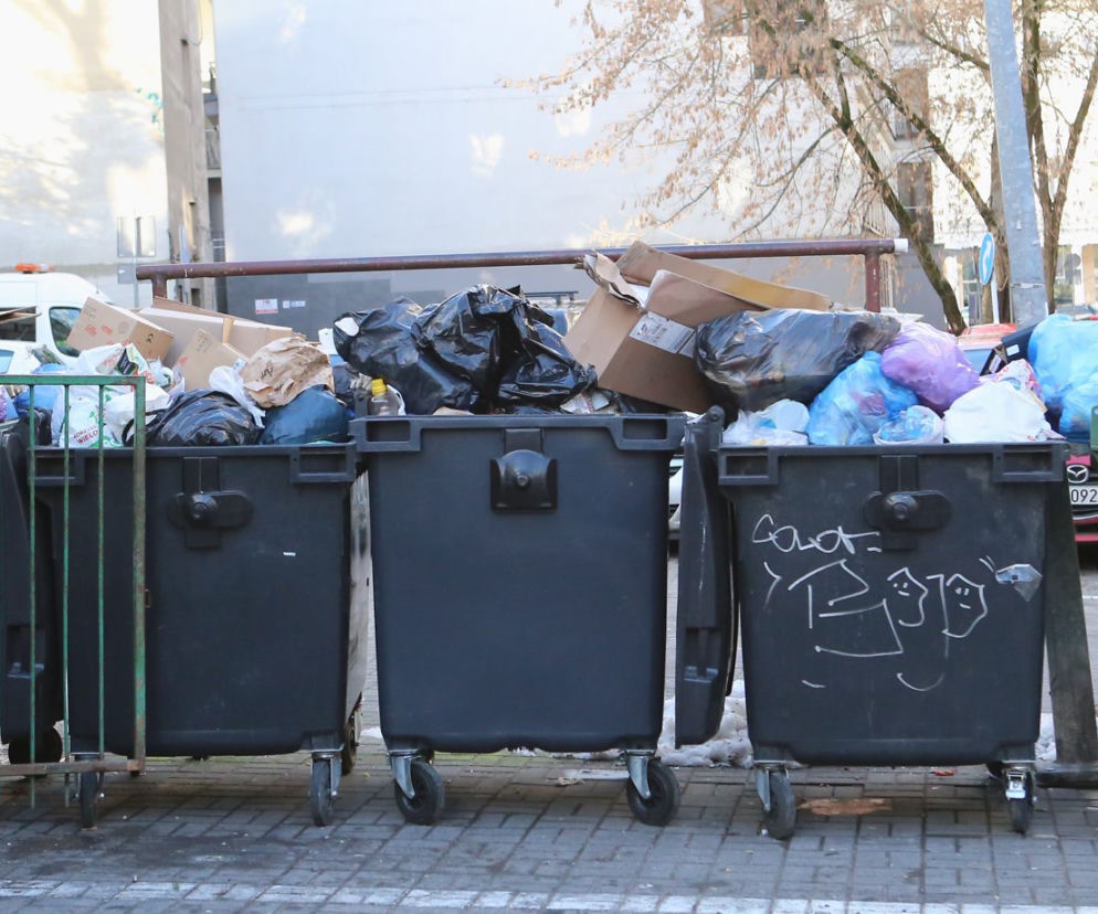 Segregacja to lipa! W Ratuszu na Placu Bankowym nie wyrzucaja śmieci jak należy.
