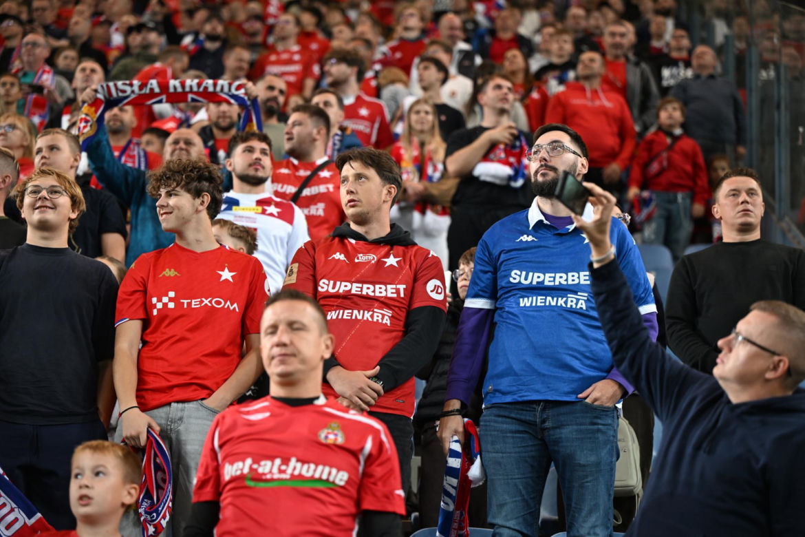 Tak kibice Wisły Kraków bawili się na trybunach. Znajdź się na zdjęciach