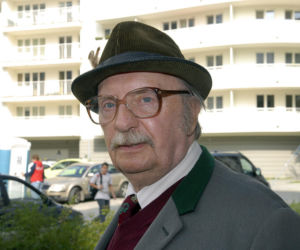 Wojciech Pokora odzywa się z zaświatów i siada z żoną w fotelu