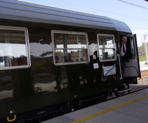 Jechałem legendarnym pociągiem. W środku jak kiedyś, aż trudno uwierzyć! Ludzie mówią wprost: „to były czasy”