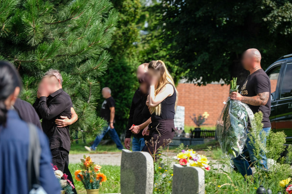 Ukochany wrzucił Basi pierścionek zaręczynowy do grobu